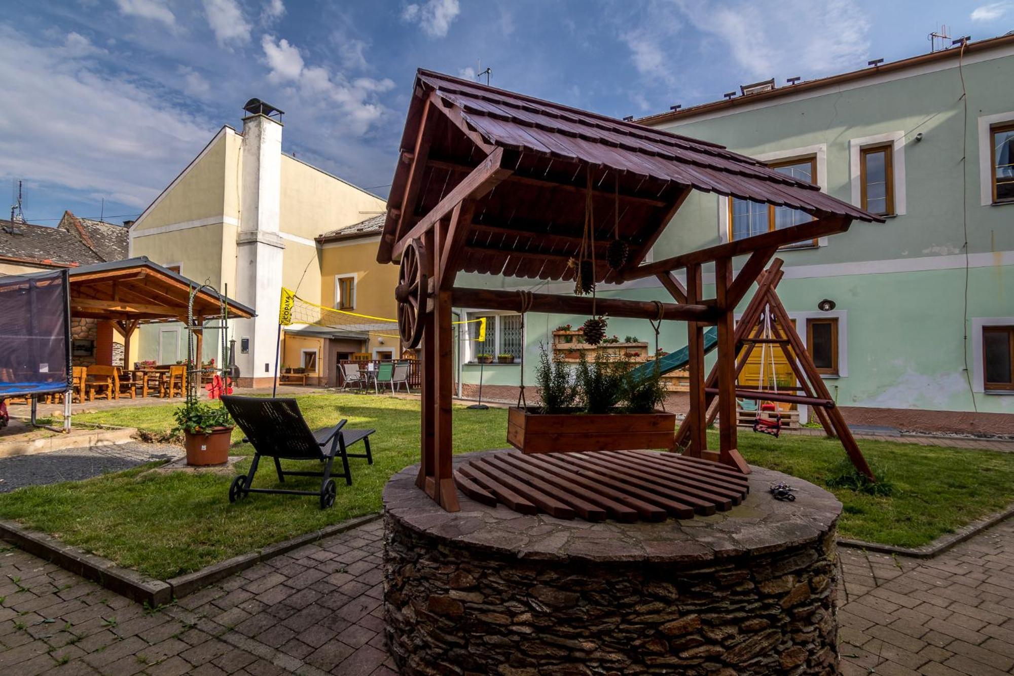 Penzion A Restaurace U Vladare Toužim Εξωτερικό φωτογραφία