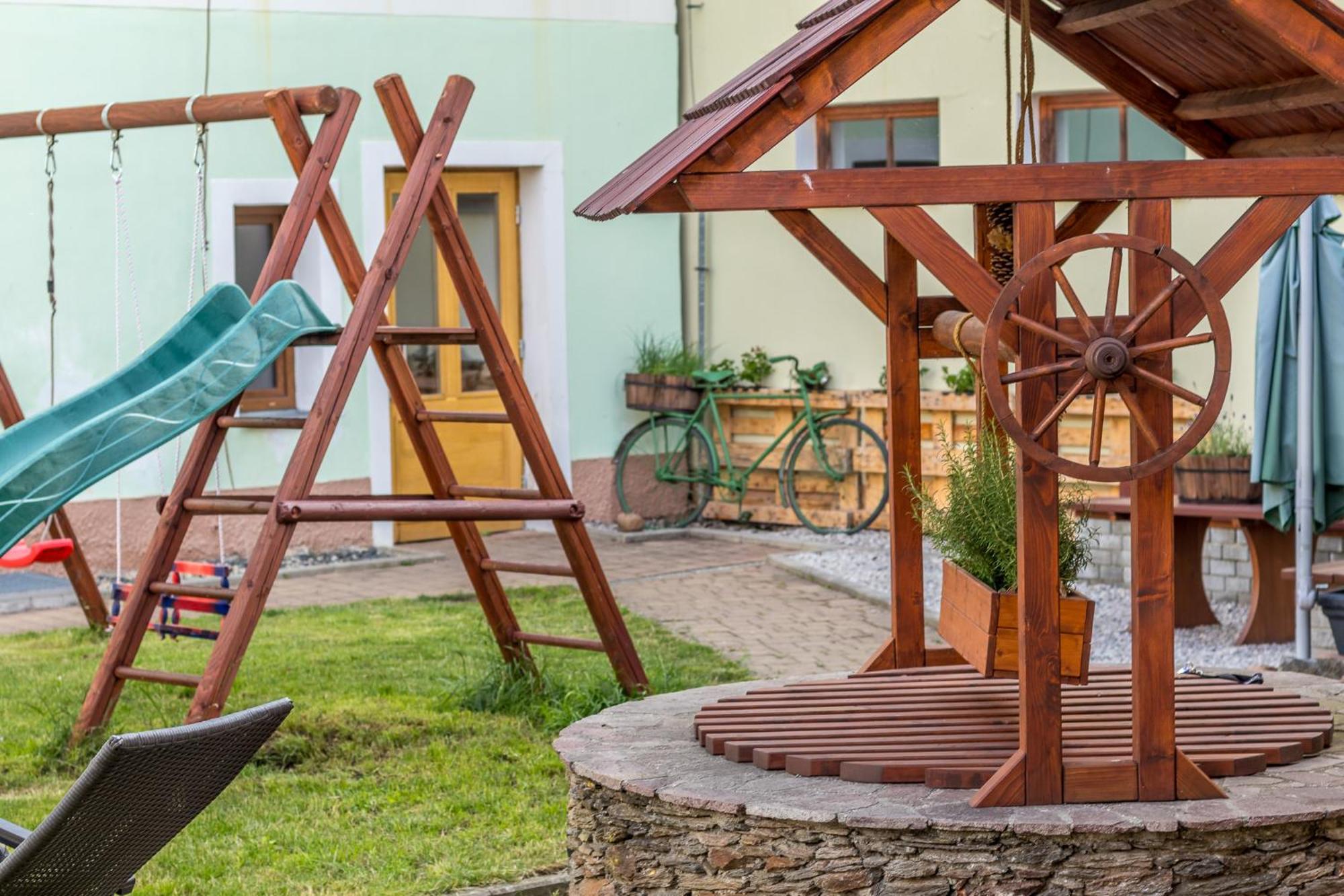 Penzion A Restaurace U Vladare Toužim Εξωτερικό φωτογραφία